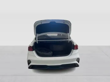 2023 Kia Forte - image 13