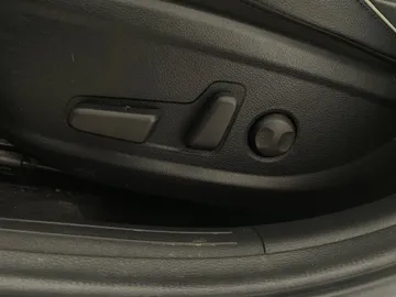 2023 Kia Forte - image 20