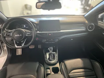 2023 Kia Forte - image 16
