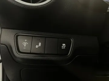 2023 Kia Forte - image 23