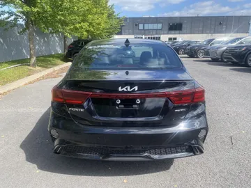 2022 Kia Forte - image 6