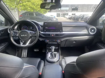 2022 Kia Forte - image 9
