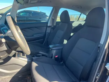 2018 Kia Forte - image 7
