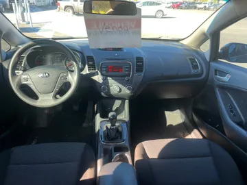 2018 Kia Forte - image 8