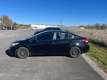 2018 Kia Forte - image 3
