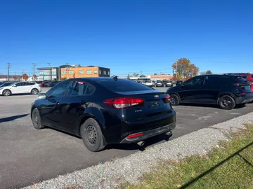 2018 Kia Forte - image 6