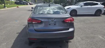2018 Kia Forte - image 6