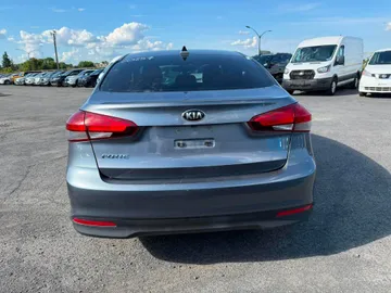 2018 Kia Forte - image 6