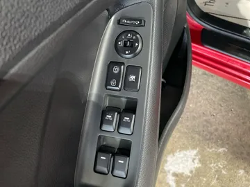 2018 Kia Forte - image 24