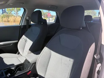 2025 Kia K4 - image 8