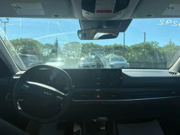 2025 Kia K4 - image 9