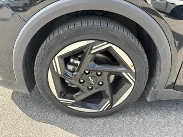 2025 Kia K4 - image 7