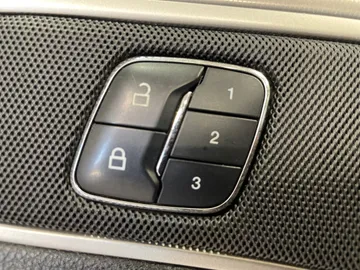 2016 Lincoln MKZ Hybrid - image 22