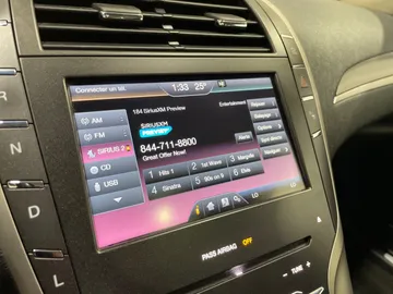 2016 Lincoln MKZ Hybrid - image 29