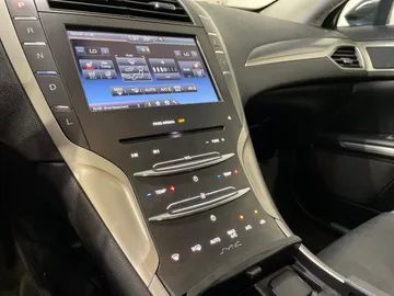 2016 Lincoln MKZ Hybrid - image 21