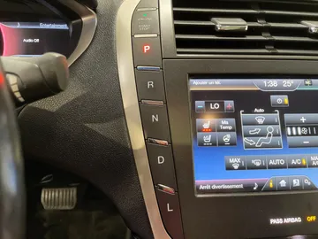 2016 Lincoln MKZ Hybrid - image 28