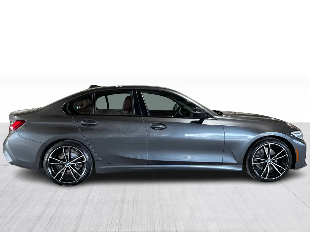 2022 BMW 3 Series — photo 2