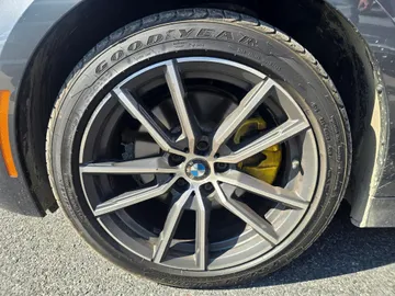 2020 BMW 3 Series - image 7