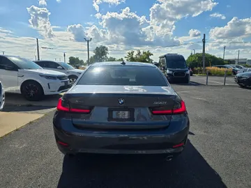 2020 BMW 3 Series - image 6