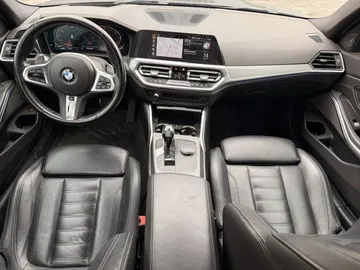 2020 BMW 3 Series - image 8
