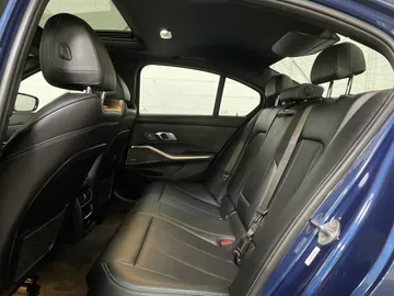 2023 BMW 3 Series - image 12