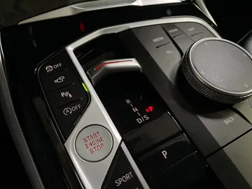 2023 BMW 3 Series - image 33