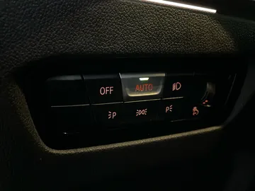 2023 BMW 3 Series - image 35