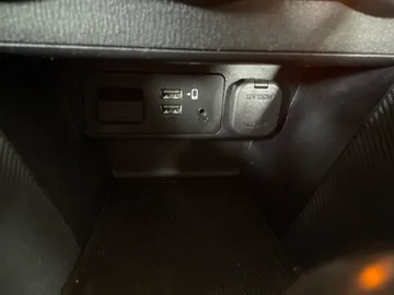 2020 Toyota Yaris Hatchback - image 23