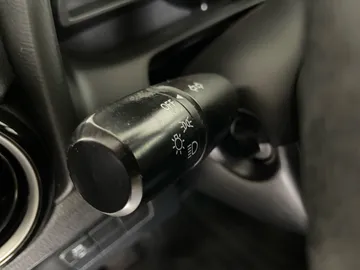 2020 Toyota Yaris Hatchback - image 17