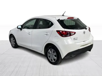 2020 Toyota Yaris Hatchback - image 10
