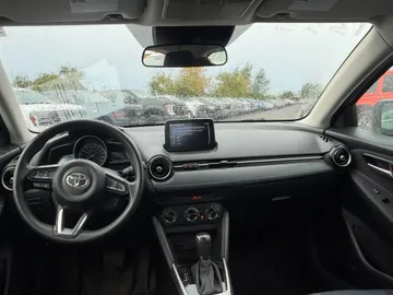 2020 Toyota Yaris Hatchback - image 9