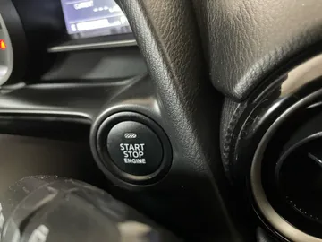 2020 Toyota Yaris - image 20