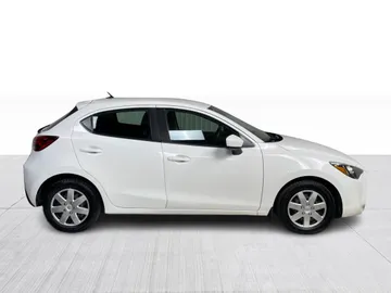2020 Toyota Yaris - image 2