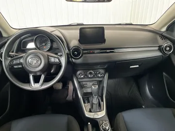 2020 Toyota Yaris - image 4