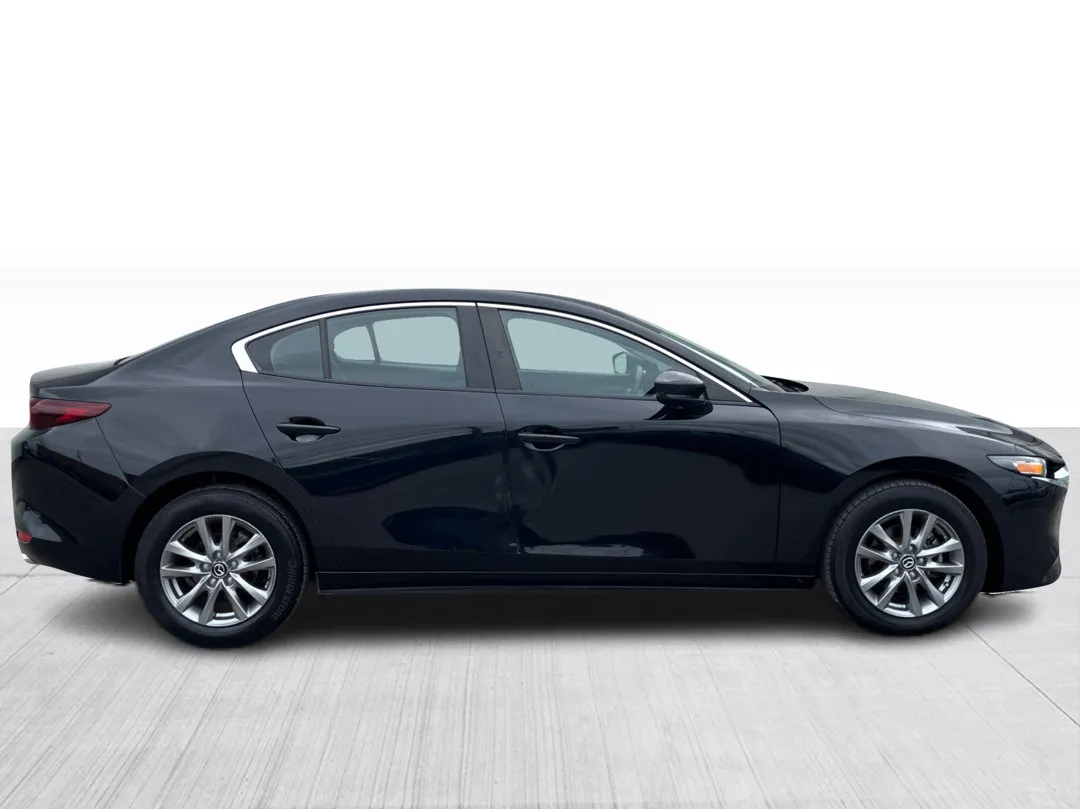 2023 Mazda 3 — photo 2
