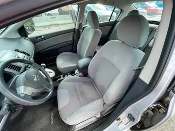 2012 Nissan Sentra - image 4