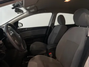 2012 Nissan Sentra - image 10