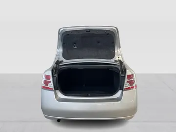 2012 Nissan Sentra - image 12