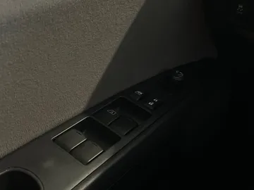 2012 Nissan Sentra - image 20