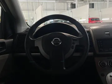 2012 Nissan Sentra - image 14