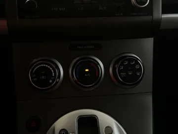 2012 Nissan Sentra - image 19
