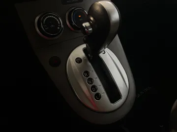 2012 Nissan Sentra - image 24