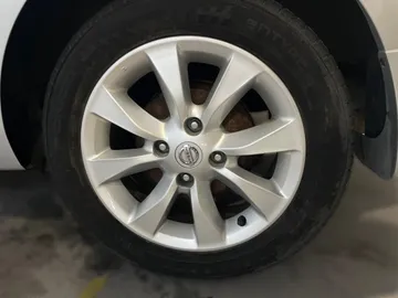 2012 Nissan Sentra - image 17