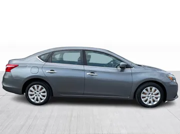 2018 Nissan Sentra - image 2
