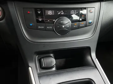 2018 Nissan Sentra - image 20