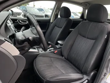 2018 Nissan Sentra - image 3