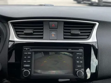 2018 Nissan Sentra - image 19