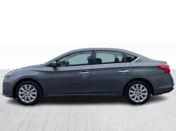 2018 Nissan Sentra - image 9