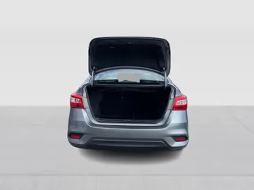 2018 Nissan Sentra - image 12