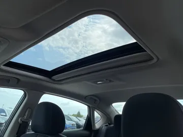 2018 Nissan Sentra - image 6